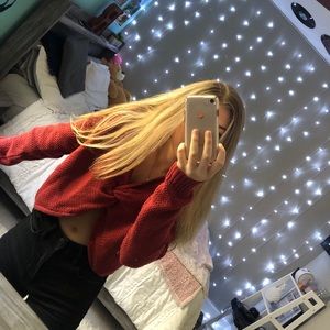 HOLLISTER - BRAND NEW red sweater w/ knot